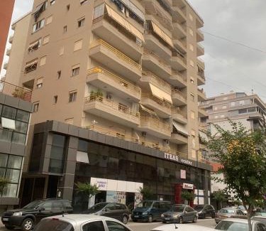 Mbrostar-Urë Apartment | Apartment City Center Fier