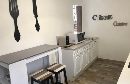 Maraussan Apartment | Apartment-City-Ensuite with Bath-Garden view