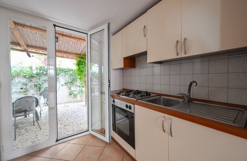 Succhivo Apartment | Apartment-Classic-Ensuite with Shower-Garden view