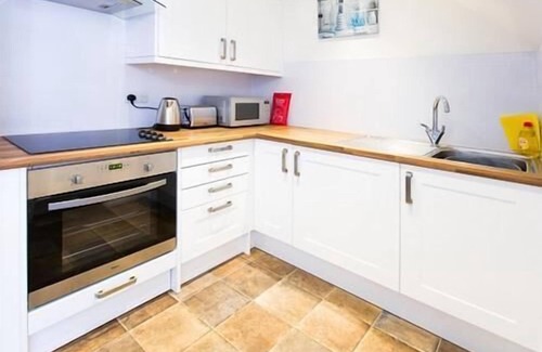 Eastleigh Apartment | Apartment close to Airport and transport links (2)