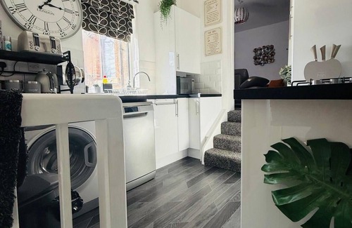 Heaton Apartment | Apartment close to city amenities