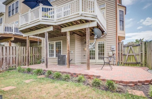 Lorton House | Apartment close to DC and public transportation.