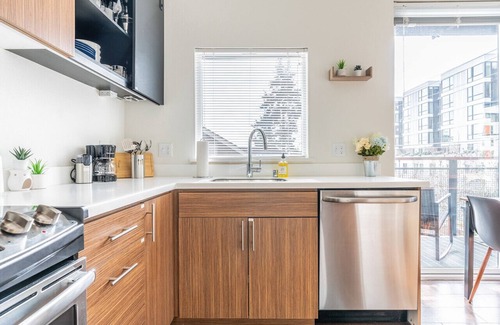 Mann Apartment | Apartment close to Downtown with Modern Furnishings