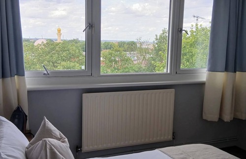 Glyndon Apartment | Apartment close to train station