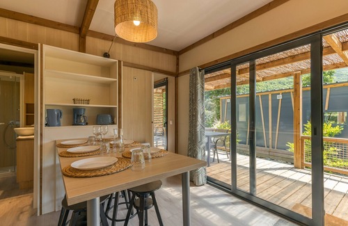 Vaulnaveys-le-Bas RV Rental | Apartment 'Columbia 43H' with Mountain View, Wi-Fi and Air Conditioning