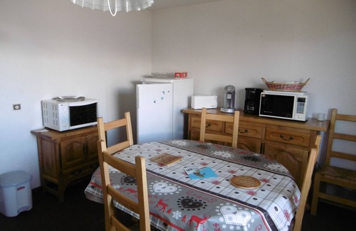 Puy-Saint-Vincent Apartment | Apartment Comfort 6 pers. 47m², at feet of the ski slopes of Puy-Saint-Vincent