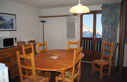 Puy-Saint-Vincent Apartment | Apartment Comfort 6 pers. 47m², at feet of the ski slopes of Puy-Saint-Vincent