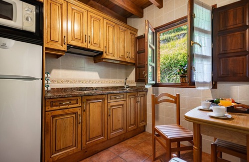 Llenin Apartment | Apartment 'Comeya' with Mountain View, Private Terrace and Wi-Fi
