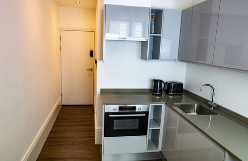 Reading City Centre Apartment | Apartment-Comfort-Ensuite with Shower-City View-Studio Apartment 8
