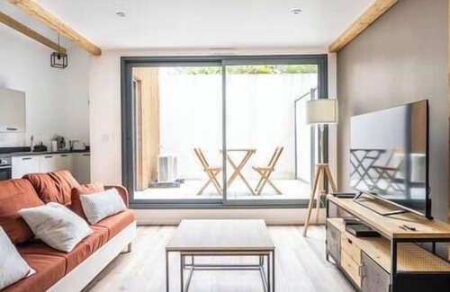 Centre Ville Apartment | Apartment Comfortable in the centre of Pau: parking, AC.
