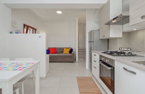 Schifoni Apartment | Apartment 'Comino' with Private Terrace, Wi-Fi and Air Conditioning