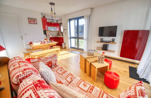 Le Praz de Lys Apartment | Apartment 'Comte Rouge' with Mountain View, Private Terrace and Air Conditioning