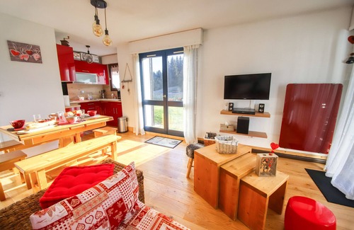 Le Praz de Lys Apartment | Apartment 'Comte Rouge' with Mountain View, Private Terrace and Air Conditioning