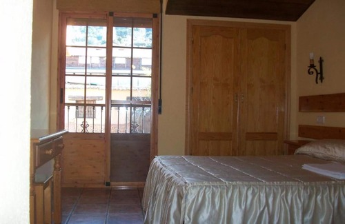 La Iruela Apartment | Apartment 'Cortijo el Lerele' with Mountain View, Pool, Terrace & Wi-Fi