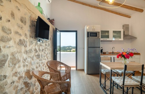 Setenil de las Bodegas House | Apartment 'Cortijo El Polear' with Mountain View, Private Pool and Wi-Fi