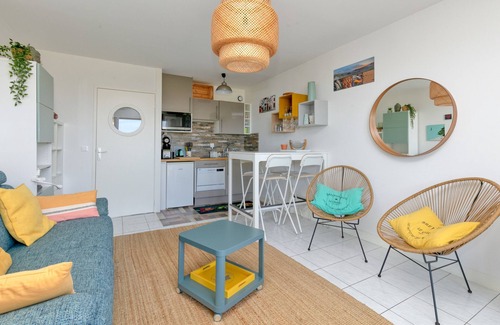Le Croisic Apartment | Apartment 'Cosy Face La Mer' with Sea View, Private Terrace and Wi-Fi