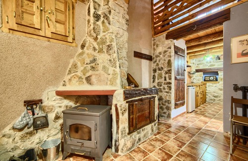 Ejulve Apartment | Apartment-Cottage-Private Bathroom-Mountain view-Los Pajarcicos- El Torero