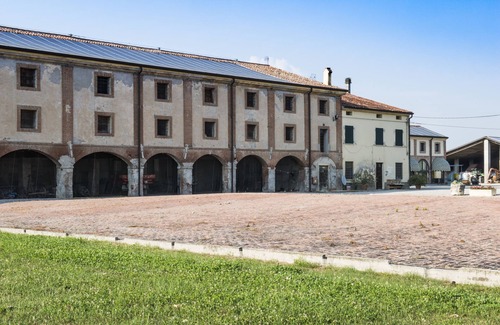 Nogarole Rocca House | Apartment Court