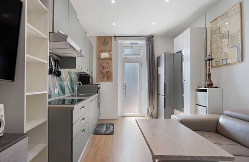 Crescenzago Apartment | Apartment 'Crescenzago' with Wi-Fi and Air Conditioning