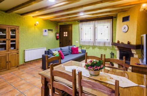 Caboalles de Abajo House | Apartment 'Cuartal' with Mountain View, Shared Pool and Wi-Fi