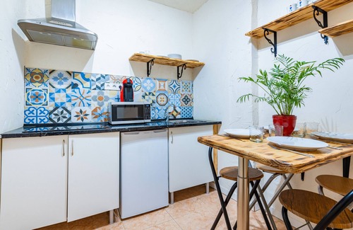 Burriana Apartment | Apartment 'Cuba Mia' with Shared Terrace and Wi-Fi
