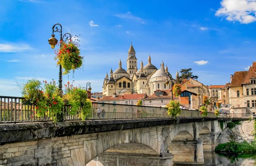 Perigueux Apartment | Apartment 'D'am Chic Nomade Appartement Vert' with Wi-Fi