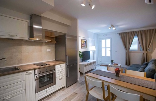Babin Kuk Apartment | Apartment Dam *close to beach *heart of Lapad