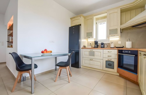 Vivlos Apartment | Apartment 'Daphne's Place' with Sea View, Wi-Fi and Air Conditioning