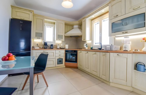 Vivlos Apartment | Apartment 'Daphne's Place' with Sea View, Wi-Fi and Air Conditioning