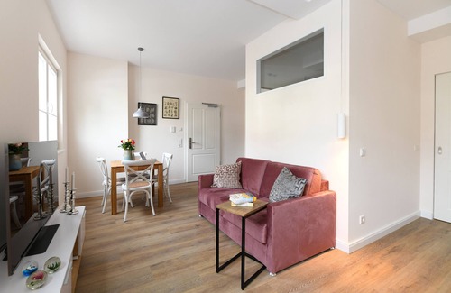 Heppenheim Apartment | Apartment 'Das Schiefe Haus Whg Starkenburg' with Wi-Fi