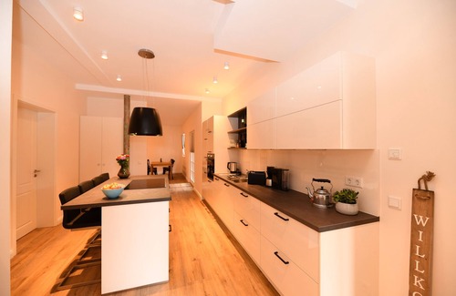 Heppenheim Apartment | Apartment 'Das Schiefe Haus Wohnung Altstadt' with Private Terrace and Wi-Fi