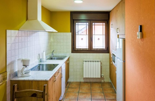 Caboalles de Abajo House | Apartment 'Devesa' with Mountain View, Shared Pool and Wi-Fi