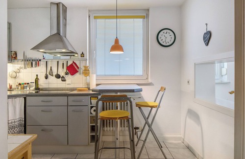 Stuhlinger-Eschholz Apartment | Apartment 'Westlicht' with Balcony, Wi-Fi and Air Conditioning