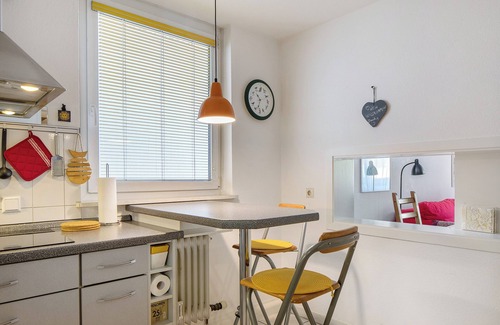 Stuhlinger-Eschholz Apartment | Apartment 'Westlicht' with Balcony, Wi-Fi and Air Conditioning