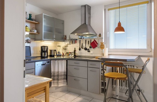 Stuhlinger-Eschholz Apartment | Apartment 'Westlicht' with Balcony, Wi-Fi and Air Conditioning