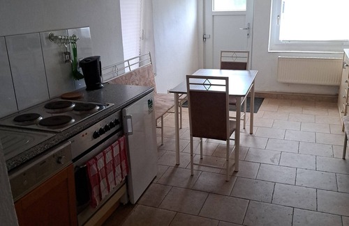 Graitschen b. Burgel Apartment | Apartment 'An Der Gleise' with Wi-Fi