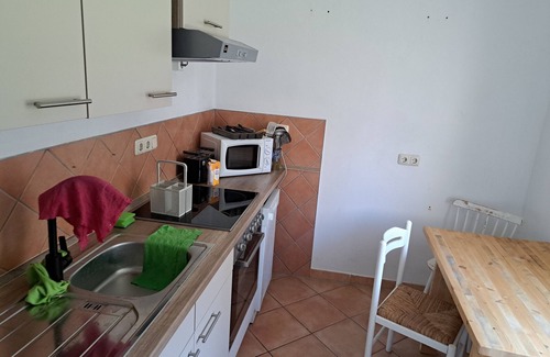 Graitschen b. Burgel Apartment | Apartment 'Am Stern' with Mountain View, Private Terrace and Wi-Fi