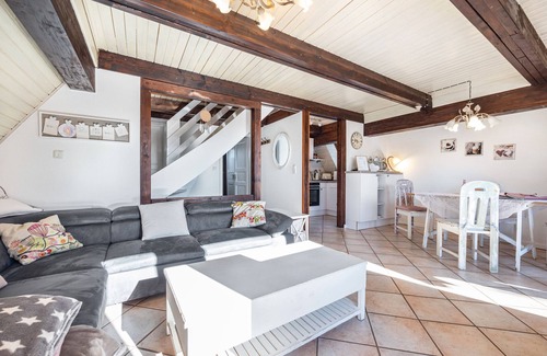 Hollern House | Apartment 'Arosa' with Private Terrace, Private Garden and Wi-Fi