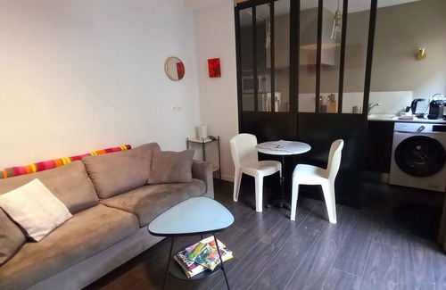 Grand Parc-Paul Doumer Apartment | Apartment-de la Course 2 -Ensuite with Shower