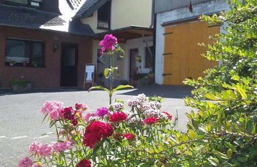 Leichlingen Apartment | Apartment garden view - Bauernhof Sesterhenn