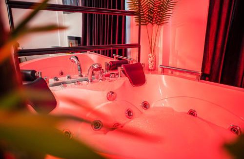 Craiova Apartment | Apartment de Lux Craiova Jacuzzi Pat Rotund Semineu Zona Ford