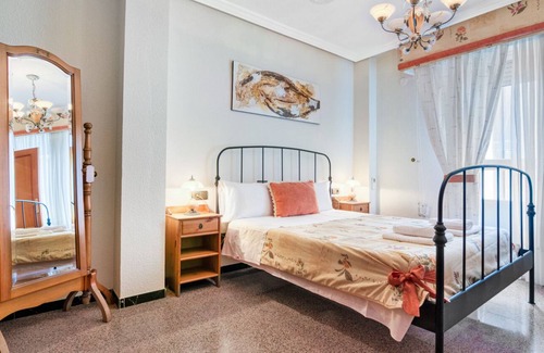 Elda Apartment | Apartment 'De Paso' with Balcony, Wi-Fi and Air Conditioning
