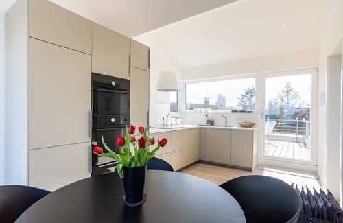 Kalifornien Apartment | Apartment 'Ferienwohnung Steuerbord' with Sea View, Balcony and Wi-Fi