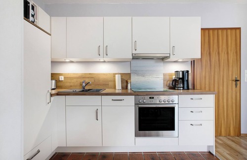 Suderstapel Apartment | Apartment 'Ferienwohnung Stolle' with Terrace, Garden and Wi-Fi