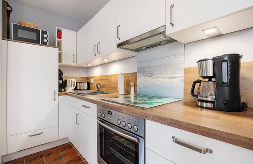 Suderstapel Apartment | Apartment 'Ferienwohnung Stolle' with Terrace, Garden and Wi-Fi