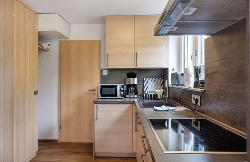 Vaihingen an der Enz Apartment | Apartment 'Burgunder' with Private Terrace, Shared Garden and Wi-Fi