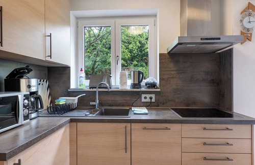 Vaihingen an der Enz Apartment | Apartment 'Burgunder' with Private Terrace, Shared Garden and Wi-Fi