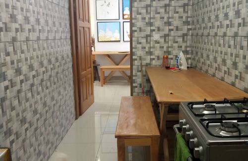 Kribi House | Apartment decorated with natural plants and artistic paintings.