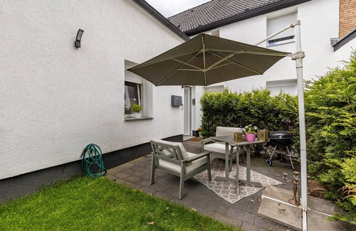Duisburg Sud Apartment | Apartment 'Deluxe Apartement Mit Terrasse' with Shared Terrace and Wi-Fi