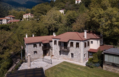Potamia Apartment | Apartment 'Deluxe -Dryopi' with Mountain View, Private Terrace and Wi-Fi